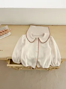 Adorable cárdigan de manga larga para bebé y niño con solapa en contraste y encaje.