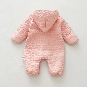 Monito acolchado rosa para bebé con capucha, ropa de invierno abrigada para bebés.