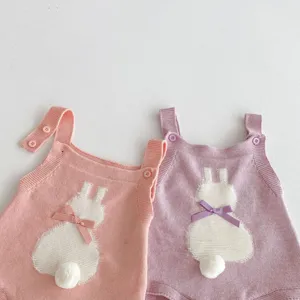 Süßer Baby Strick-Romper Detail, Hasenmuster Träger-Bodysuit für Herbst und Winter Kleinkind.