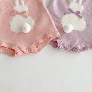 Süßer Strick Baby Romper mit Hasenmuster, weicher Baumwoll Jumpsuit für Herbst und Winter Alltag.