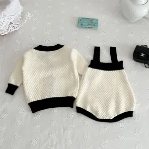 Kleinkind Baby Mädchen Strickjacke und Strampler Set, elegantes schwarz-weißes Design, schick.