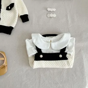 Kleinkind Baby Mädchen schwarz-weiß Strickjacke und Strampler Set Detailansicht