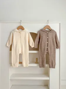 Adorable mameluco de punto con capucha para bebé con botones, suave ropa de otoño.