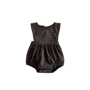 Baby plaid sleeveless romper, cute infant pleated bodysuit for daily wear and autumn style.