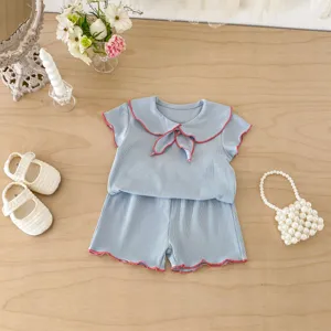 Set abbigliamento estivo neonata top collo alla marinara a costine e pantaloncini dettaglio.