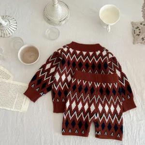 Conjunto de jersey de punto Argyle vintage para bebés, top de manga larga y pantalón corto.