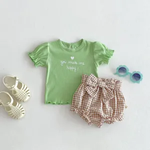 Set adorabile per neonata bambina maglietta a costine maniche corte e pantaloncini vichy.