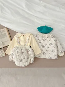 Winter Korean baby girl floral set lace ruffle strap romper warm two-piece outfit detail view