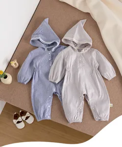 Adorable mameluco de rayas para bebé con capucha puntiaguda, cómodo enterito para primavera.