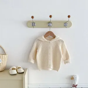 Gilet tricoté à capuche pour bébé pull neutre d'automne cardigan pour enfants boutons haut.
