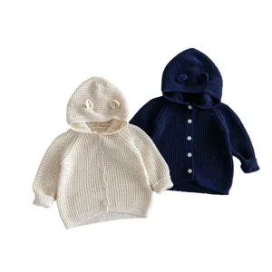 Joli gilet tricoté pour bébé avec capuche et oreilles d'ours, pull doux d'automne.