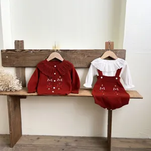 Ensemble gilet tricoté et barboteuse bébé jolie tenue brodée pour petite fille mignonne