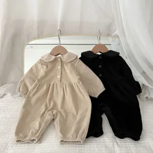 Süßer Baby Cord Overall mit Reverskragen und langen Ärmeln, perfekt für den herbstlichen Alltag.