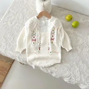 Ensemble cardigan barboteuse bébé, jolie broderie florale style princesse vêtements enfant.