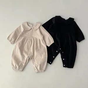 Babystrampler aus Kord mit süßem Kragen und langen Ärmeln, perfekt für den Alltag im Herbst.