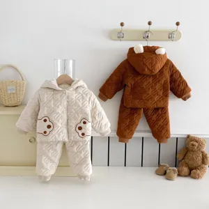 Peuter winter dikke gevoerde katoenen jas en broek set met schattig berendetail detail.