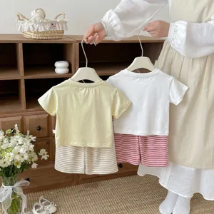 Baby Maedchen Sommer Kurzarm T-Shirt und gestreifte Shorts niedliches Set 2-teilig