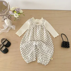 Süßes Baby Mädchen Kleidung Set langarm weißes Oberteil und Pünktchen Latzhose süßes Outfit