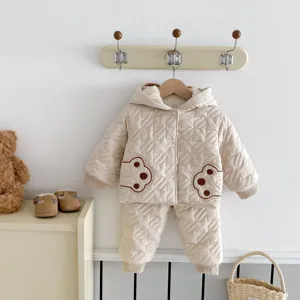 Warme gevoerde winter gewatteerde jas en broek set voor peuters met schattige berenzakken.