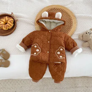 Schattige winter baby set gevoerde capuchon jas en broek met schattige berenoren.