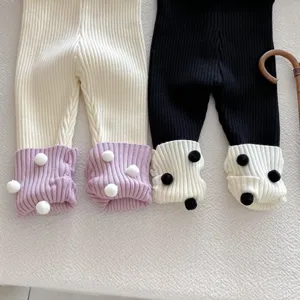 Babies Strickleggings mit süßen Pom-Poms, kuschelige Herbst Winter Hosen weich warm.
