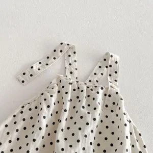Baby Punkte Baumwolle Träger Latzhose Detailansicht stilvolle süße Kleinkind Kleidung Mode