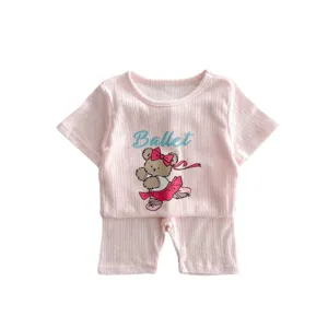 Completo estivo rosa da neonato con top a maniche corte e pantaloncini stampa orsetto.