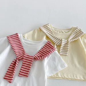 Kleinkind Sommer Kurzarm T-Shirt mit gestreiftem Schal Design niedliches Kinder Set