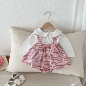 Cute baby girl autumn long sleeve floral romper dress with doll collar and cute suspender skirt.