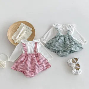 Infant baby girl autumn long-sleeve floral suspender romper clothing set details display.