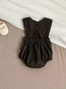 Infant baby girl plaid sleeveless romper detailed view, cute korean style baby clothing piece.