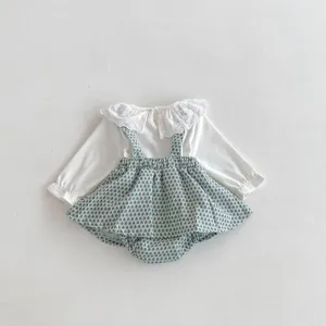 Baby girl autumn romper set with cute lace collar and printed suspender skirt style.