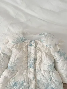 Infant thickened warm outerwear with lace collar and blue floral print for winter days