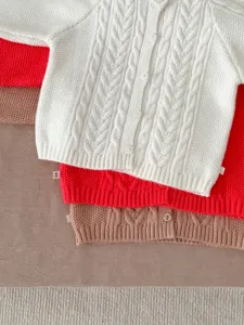Schattig baby kabeltrui vest trui jas voor de herfst, gezellig en comfortabel ontworpen.