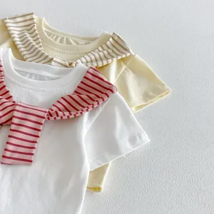 Süßes Baby Kinder Kurzarm T-Shirt mit gestreiftem Fake-Schal Design, Sommer Top.