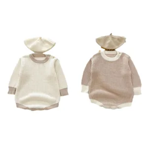 Babys Strickoverall und Beret Set für Jungen und Mädchen, stilvolle Herbstkleidung.