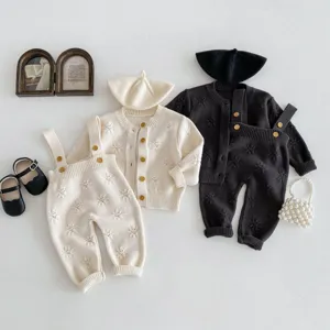 Baby Strickjacke und Latzhosen Set Kleinkind süßer Pullover Anzug mit Mütze für Frühling.