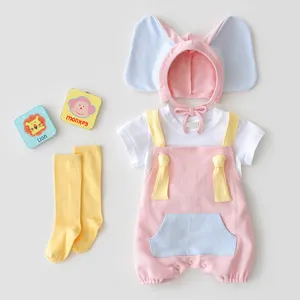 Süßes Sommer Baby Strampler Set mit Elefantenohren Hut, Kurzarm Body und Socken für Babys.
