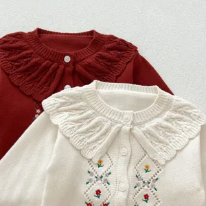 Gilet en tricot pour bébé avec col poupée et broderie florale, pull doux pour tout-petit.