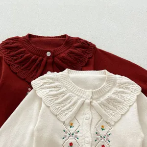Joli cardigan tricoté pour bébé avec broderie florale et col à volants charmant haut doux