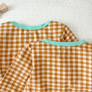 Top loungewear a quadri in cotone per bambini in arancione e bianco con colletto menta.