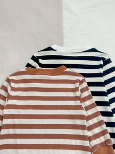 Mameluco de bebé a rayas de manga larga, ropa casual linda para niños y niñas.