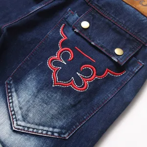 Heren Vintage Washed Slim Fit Denim Jeans Gedetailleerde Achterzak Rode Borduurwerk