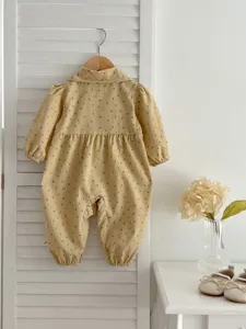Cute baby romper detail, vintage floral print, lapel collar and long sleeves, soft fabric.