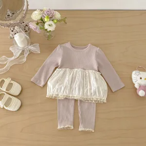 Joli ensemble haut manches longues et pantalon en dentelle printemps fille détail