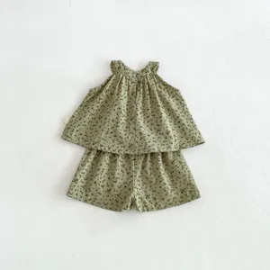 Ensemble haut sans manches et short pour bébé fille à imprimé floral mignon d'été.