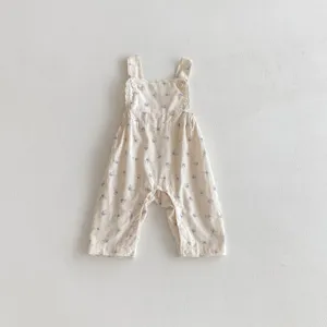 Süßer Blumen Strampler für Babys, bequeme Baumwoll Babymode für herbstliche Tage, stilvoll und weich.