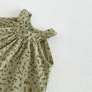 Haut sans manches vert pour bébé fille avec un joli imprimé floral pour l'été