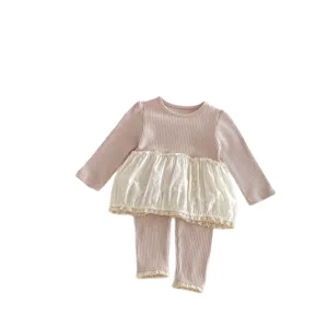 Ensemble de vêtements de printemps pour fille, haut col rond dentelle et legging élastique.