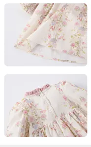 Encantador detalle de vestido floral para niña con volantes, mangas abullonadas y botones.